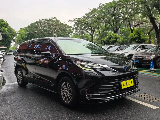 Toyota Sienna — Фото автомобиля 5