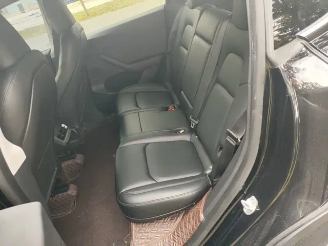 Tesla Model Y — Фото автомобиля 16