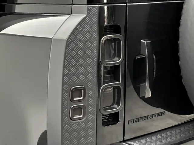 Land Rover Defender — Фото автомобиля 29
