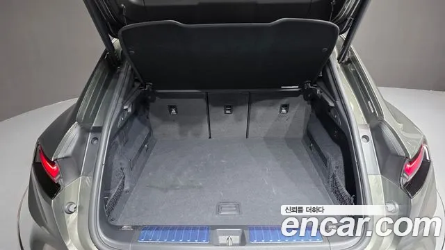 Porsche Macan Electric — Фото автомобиля 25