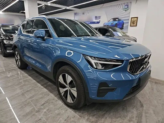 Volvo XC40 — Фото автомобиля 3