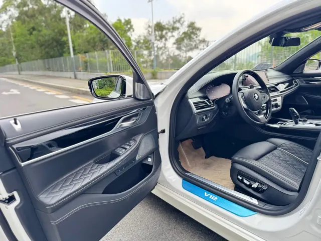 BMW 7 Series — Фото автомобиля 9