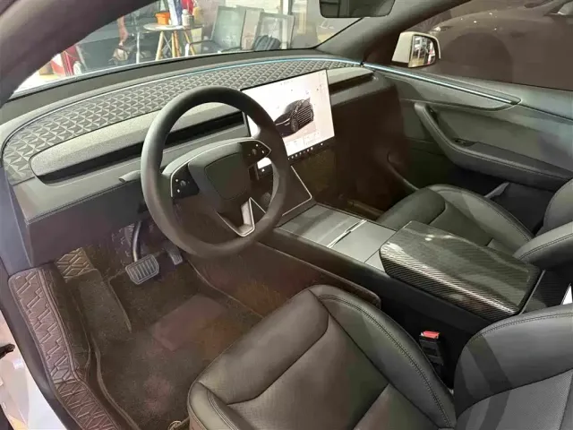 Tesla Model Y — Фото автомобиля 3