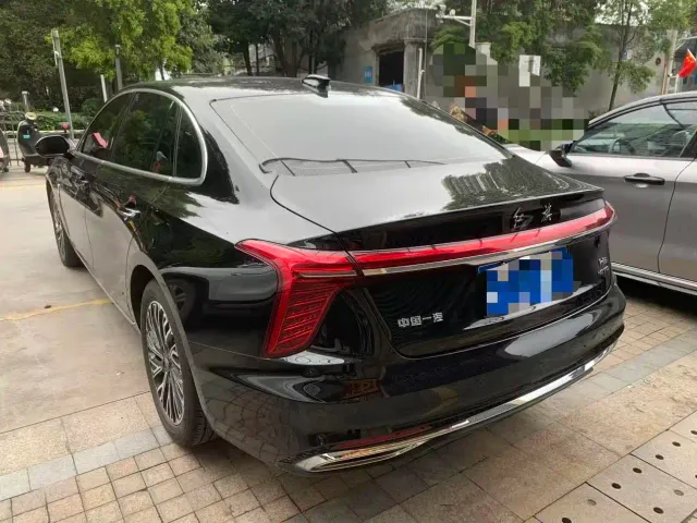 Hongqi H5 — Фото автомобиля 12