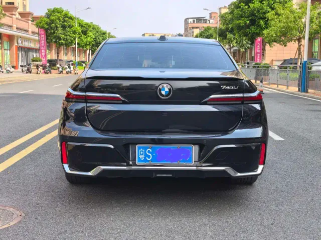 BMW 7 Series — Фото автомобиля 5