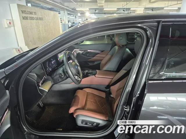 BMW i5 G60 — Фото автомобиля 10