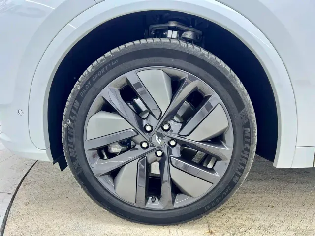 Li Auto L7 — Фото автомобиля 13