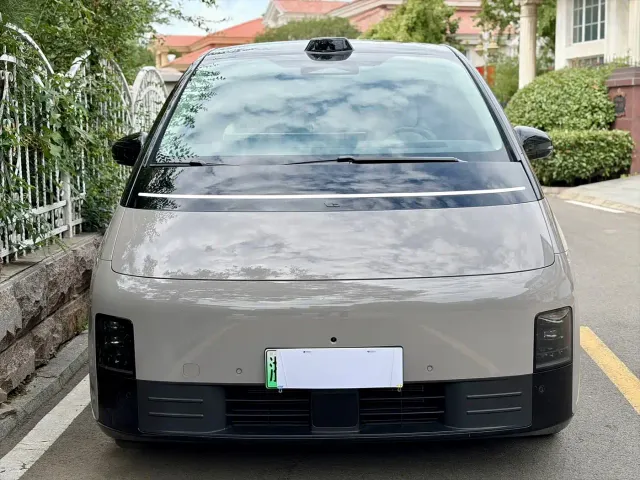 Li Auto MEGA — Фото автомобиля 2