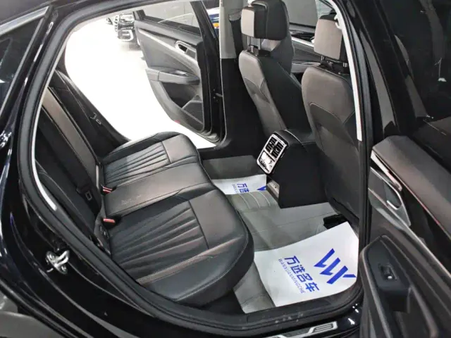 Volkswagen Passat — Фото автомобиля 11