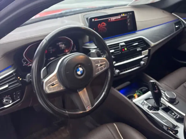 BMW 5 Series — Фото автомобиля 10