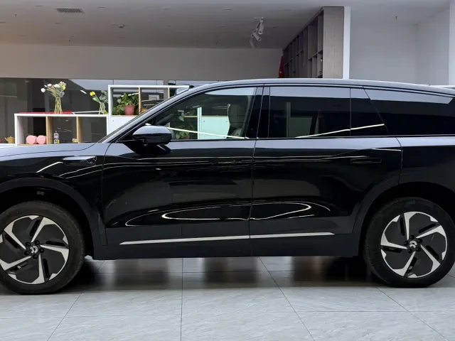 Nio ES8 — Фото автомобиля 3
