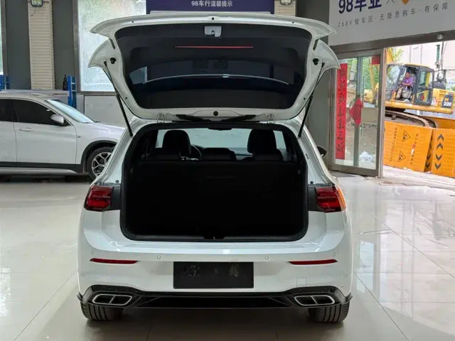 Volkswagen Golf — Фото автомобиля 23