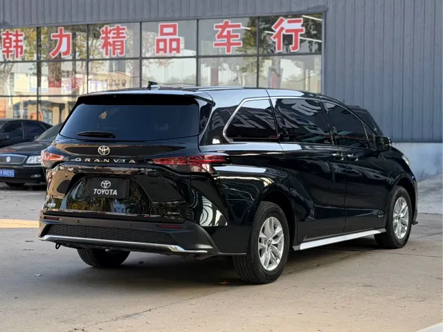 Toyota Granvia — Фото автомобиля 7