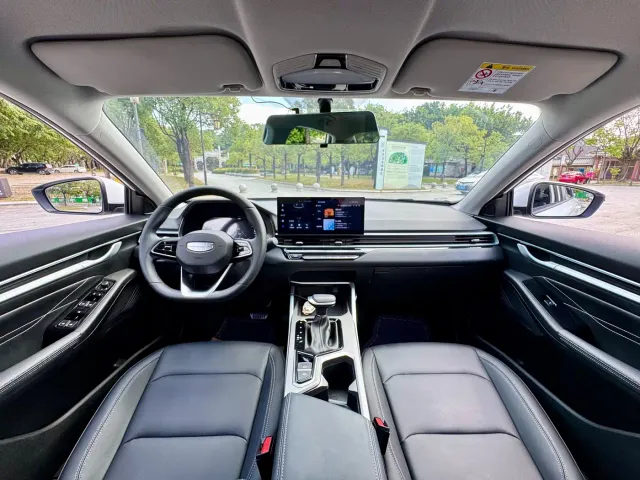 Geely Emgrand — Фото автомобиля 8