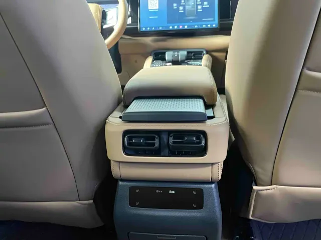 BYD FangChengBao Leopard 5 — Фото автомобиля 4