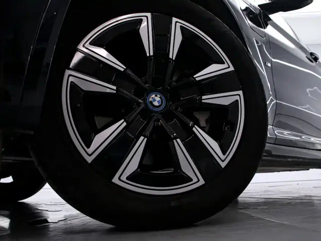 BMW iX3 — Фото автомобиля 17