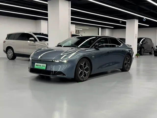 Фотография автомобиля — Lynk & Co Z10