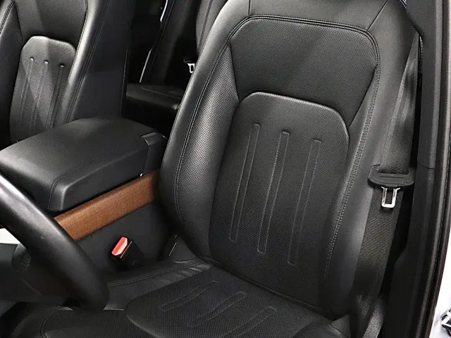 Land Rover Defender — Фото автомобиля 12