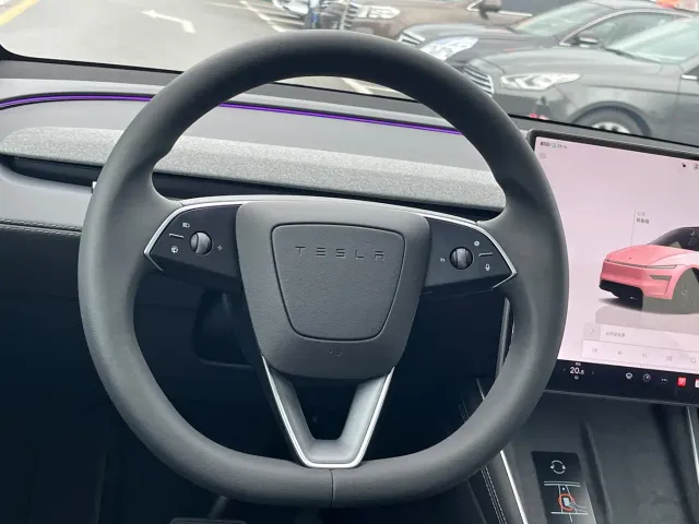 Tesla Model Y — Фото автомобиля 4