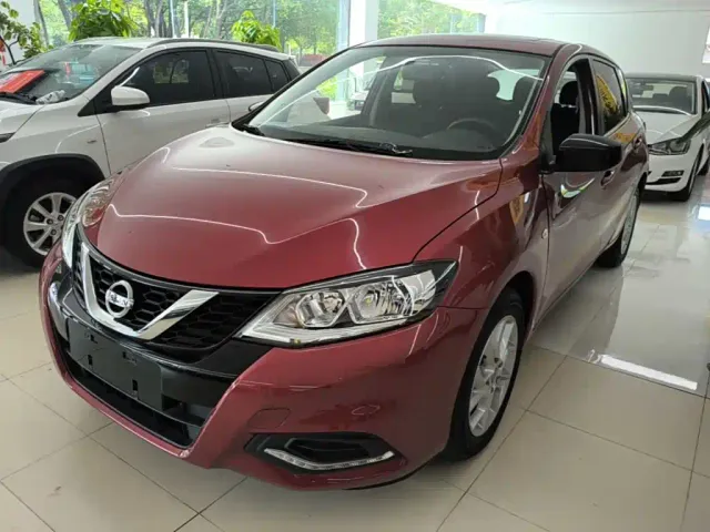 Фотография автомобиля — Nissan Tiida