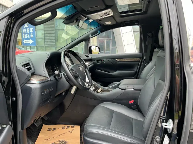 Toyota Alphard — Фото автомобиля 7