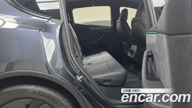 Tesla Model Y — Фото автомобиля 17