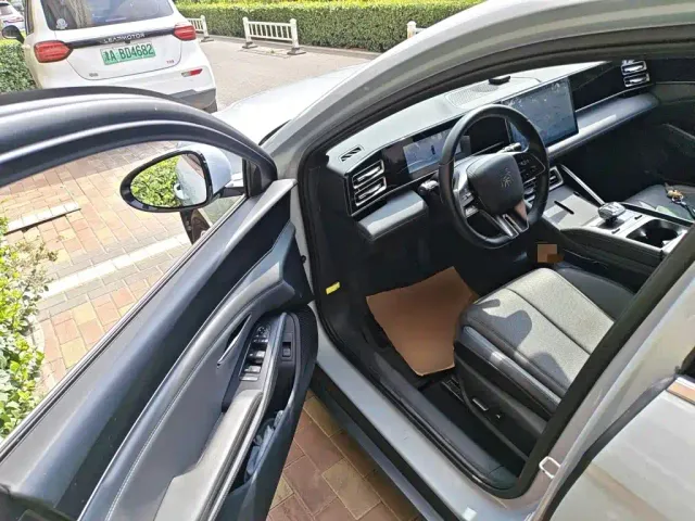 BYD Qin L — Фото автомобиля 17