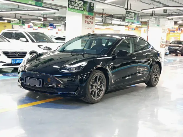 Фотография автомобиля — Tesla Model 3