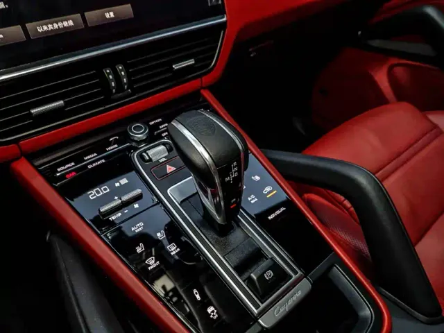 Porsche Cayenne New Energy 2023 Cayenne E-Hybrid 2.0T Platinum Edition — Фото автомобиля 20