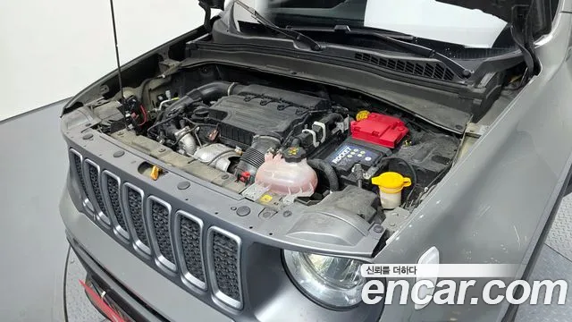 Jeep Renegade — Фото автомобиля 6