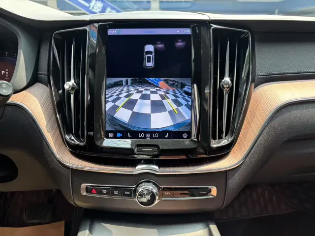Volvo XC60 — Фото автомобиля 10