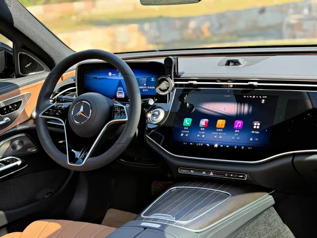 Mercedes-Benz E-Class — Фото автомобиля 12