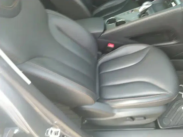 Roewe RX5 — Фото автомобиля 24