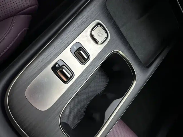 Xiaomi SU7 — Фото автомобиля 12