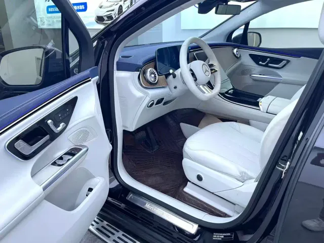 Mercedes-Benz EQE SUV — Фото автомобиля 7