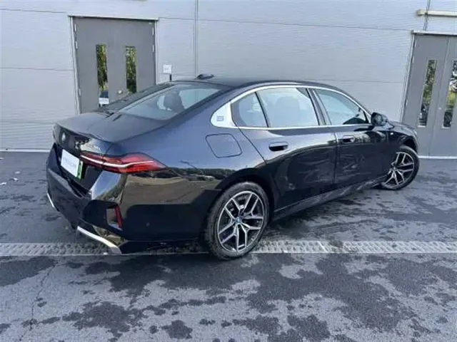 BMW i5 — Фото автомобиля 5