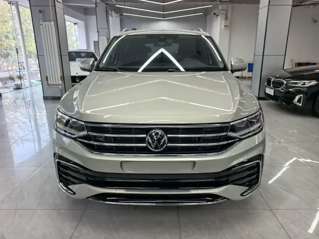 Volkswagen Tiguan L — Фото автомобиля 8