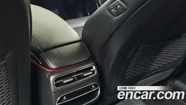 Genesis GV70 — Фото автомобиля 29