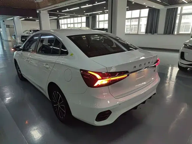 Roewe i5 — Фото автомобиля 4