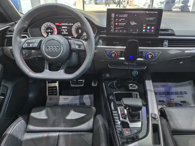 Audi A4L — Фото автомобиля 12