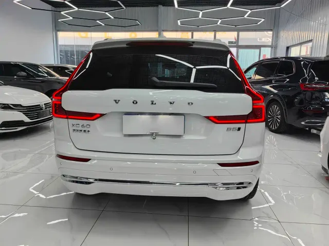 Volvo XC60 — Фото автомобиля 8