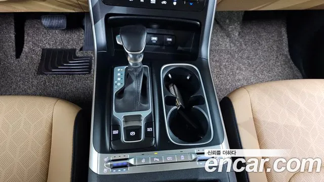 Kia Canival — Фото автомобиля 9