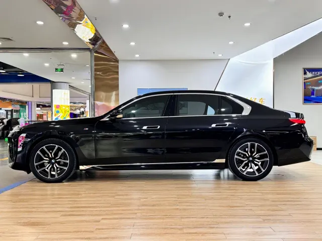 BMW 7 Series — Фото автомобиля 4