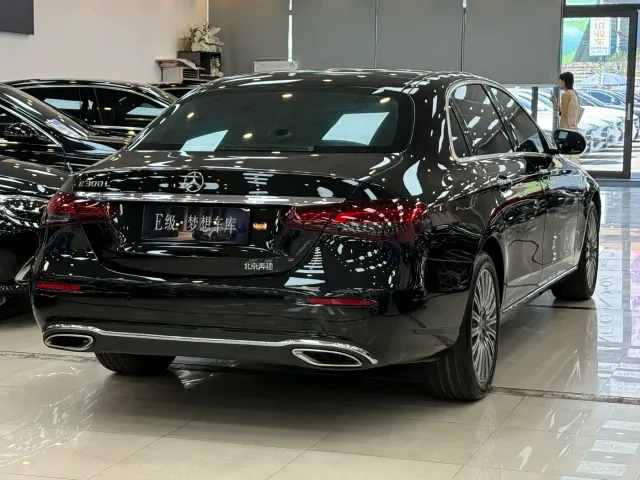 Mercedes-Benz E-Class — Фото автомобиля 4