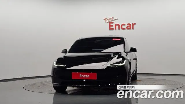 Tesla Model 3 — Фото автомобиля 3