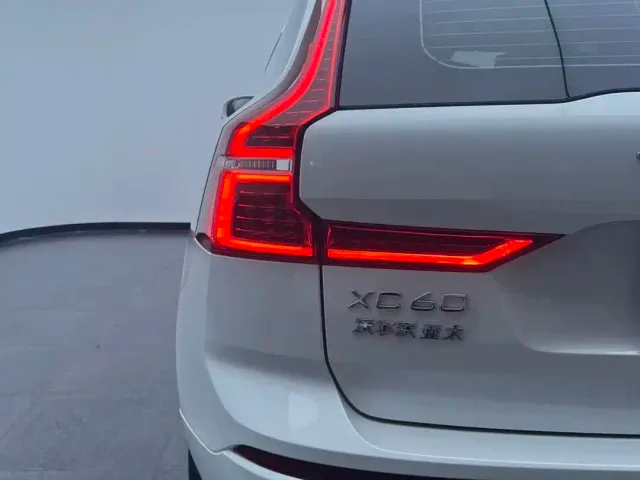 Volvo XC60 — Фото автомобиля 23