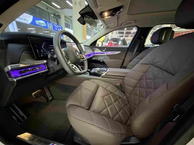 BMW 7 Series — Фото автомобиля 6
