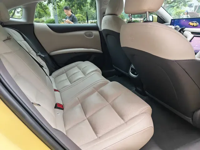 IM Motors L6 — Фото автомобиля 13