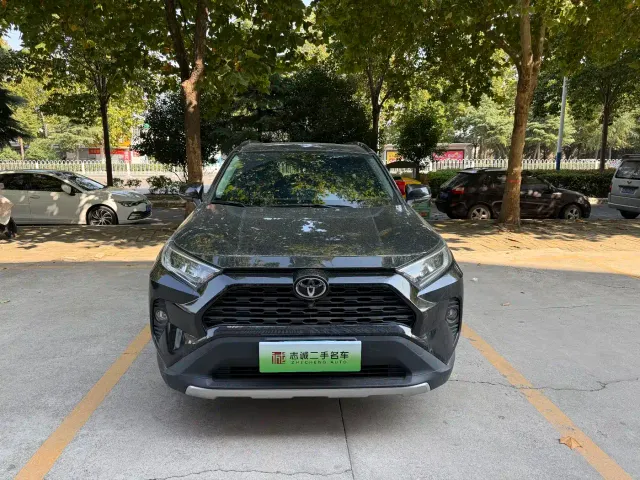 Toyota RAV4 — Фото автомобиля 3