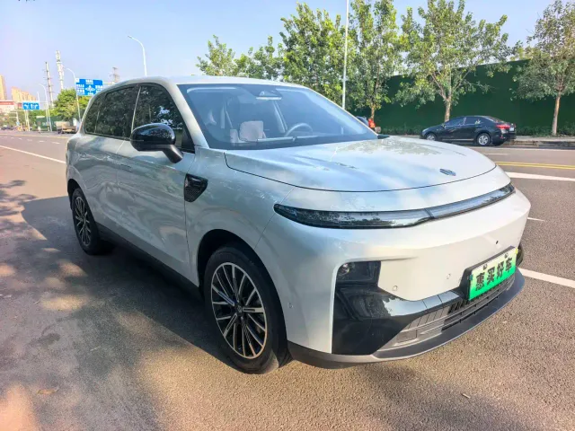 Leapmotor B10 — Фото автомобиля 3